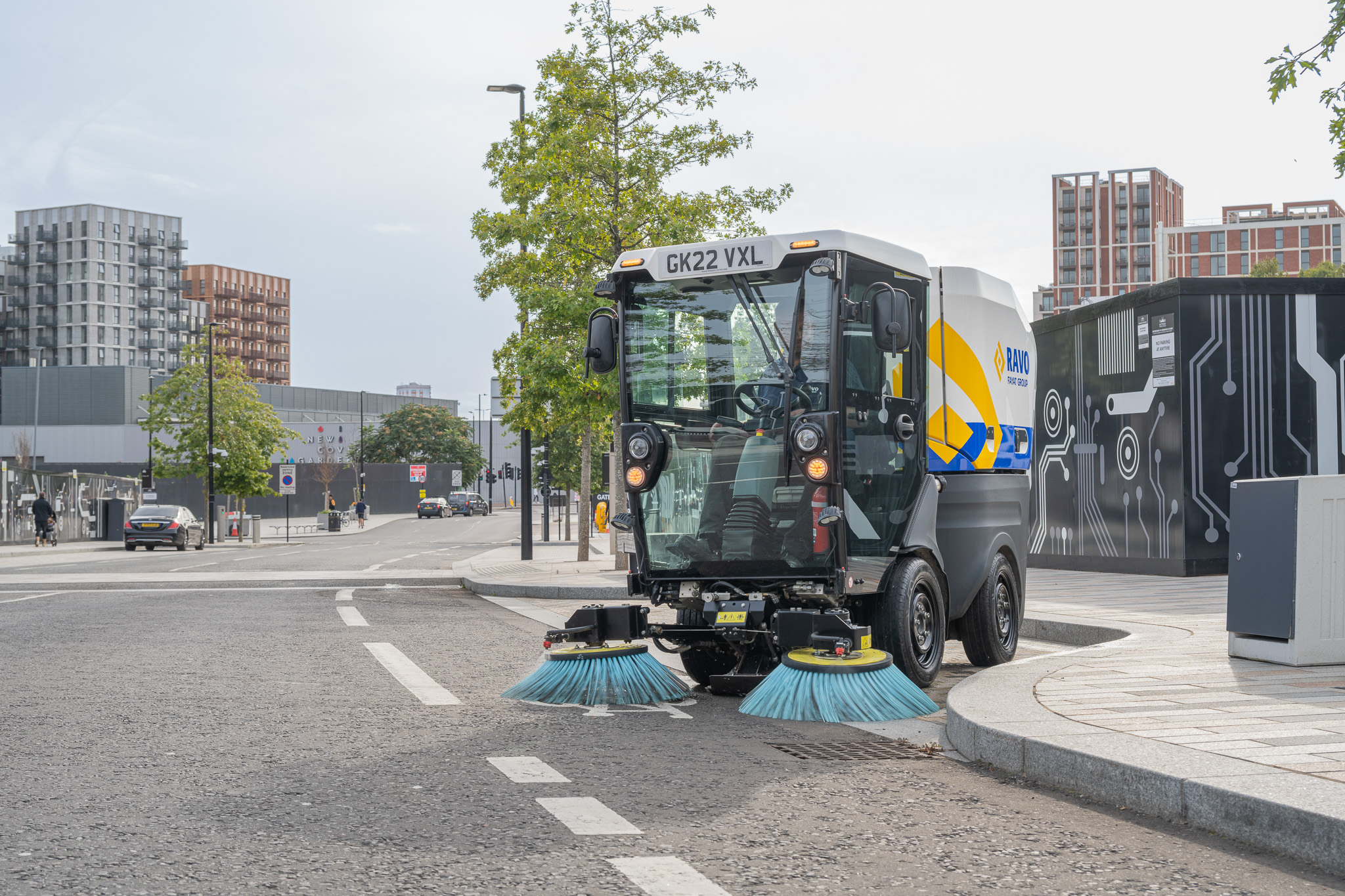 RAVO R1 sweeping in London.